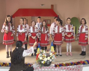 SPECTACOL DE EXCEPŢIE LA ŞCOALA LIPIA. S-A SĂRBĂTORIT ÎN AVANS ZIUA NAŢIONALĂ