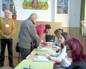 ALEGERI PREZIDENŢIALE – TURUL II. PESTE 380.000 DE BUZOIENI SUNT AŞTEPTAŢI LA URNE