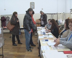 PREZENȚĂ MAI MARE FAȚĂ DE PRIMUL TUR. PESTE 95.000 DE VOTANȚI, PÂNĂ LA 13:30