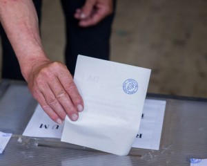 CU CINE AU VOTAT ROMÂNII DIN DIASPORA ŞI DIN ŢARĂ ÎN ULTIMII 30 DE ANI