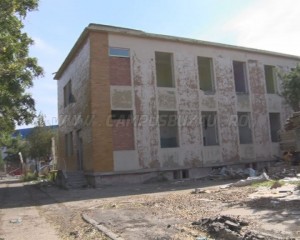 ÎNCEP LUCRĂRILE LA BLOCUL PENTRU MEDICI. S-AU DEMARAT PROCEDURILE ȘI PENTRU NOUA JUDECĂTORIE