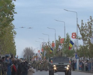 PESTE 5.000 DE BUZOIENI, LA PARADA MILITARĂ. DEFILARE ŞI SHOW AERIAN, PE CALEA EROILOR