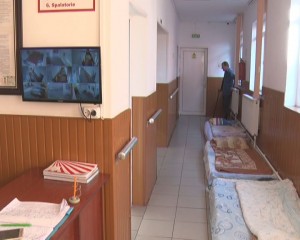 ADĂPOSTUL SOCIAL, APROAPE PLIN. PRIMA NOAPTE GEROASĂ A MĂRIT NUMĂRUL REZIDENŢILOR