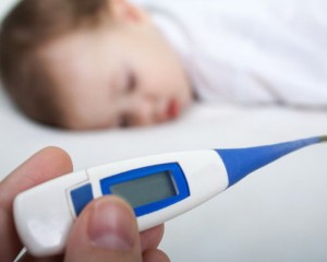 O FETIŢĂ DE UN AN ŞI JUMĂTATE, DIAGNOSTICATĂ CU GRIPĂ. COPILUL A FOST TRANSFERAT LA UN SPITAL DIN CAPITALĂ