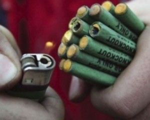 PETARDELE AU FĂCUT VICTIME LA BUZĂU. COPII TRANSFERAŢI LA BUCUREŞTI, DUPĂ CE AU FOST RĂNIŢI