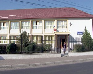 S-AU ÎNCURCAT ÎN DECIZII. REÎNFIINŢAREA ŞCOLII NR. 6 STÂRNEŞTE CONTRADICŢII