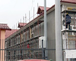 ELEVII ŞI PROFESORII REVIN LA ȘCOALA NR. 6. SCANDALUL COMASĂRII VA CONTINUA ÎN INSTANŢĂ