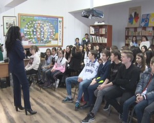 ZIUA SIGURANŢEI PE INTERNET. ELEVII ŞCOLII NR. 11, CONSILIAŢI DE POLIŢIŞTI