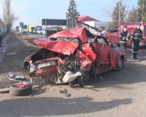 CARAMBOL CU TREI VEHICULE, PE DN2 E85. DOUA PERSOANE AU FOST RANITE