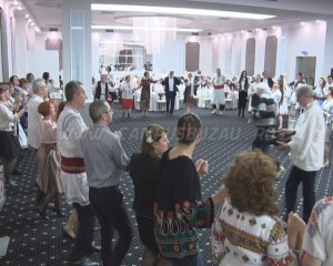 BAL CARITABIL AL CRUCII ROȘII. TEMA EVENIMENTULUI A FOST DRAGOBETELE