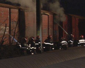 INCENDIU LA GARĂ. UN VAGON, MISTUIT DE FLĂCĂRI