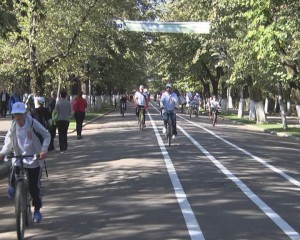 BUZĂUL PE DOUĂ ROȚI. ANUL VIITOR, NOI PISTE ȘI STAȚII DE BICICLETE
