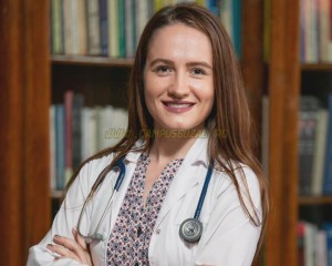 “CONSIDERAŢI-VĂ NOROCOŞI! STAŢI ACASĂ!”. MESAJUL REZIDENTULUI BUZOIAN ADRIANA ROŞCA