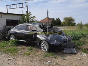 LOVIT DE TREN, ŞOFERUL A SCĂPAT TEAFĂR. ACCIDENT FEROVIAR ÎN SATUL VERNEŞTI