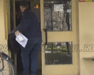 VIN DOZATOARELE. ASTĂZI ÎNCEPE MONTAREA LOR LA BLOCURI