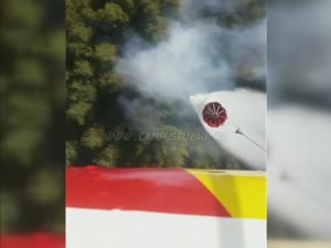 INCENDIU DE PROPORŢII, “MÂNĂ CRIMINALĂ”. S-A ACŢIONAT ŞI CU UN ELICOPTER AL I.G.A.