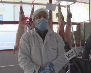 PRIMII MIEI LA VÂNZARE. COMERCIANŢII S-AU INSTALAT ÎN ''PIAŢA DE BRÂNZETURI ŞI LACTATE''