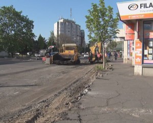 PARCARE CU DUBLU FOLOS. LOCURILE REZIDENŢIALE DE PARCARE  POT FI ÎNCHIRIATE PESTE ZI