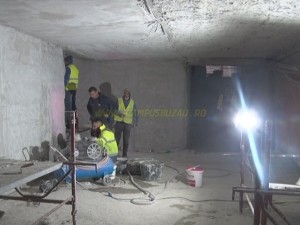 LUCRU ÎN SUBTERAN. SE TENCUIEŞTE PASAJUL DE LA GARĂ
