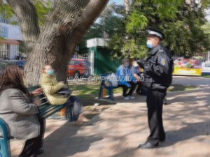 PENSIONARI MULŢUMIŢI, SUB LUPA POLIŢIŞTILOR. MOTIVAT, VÂRSTNICII POT IEŞI DIMINEAŢA ŞI SEARA