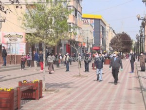 UN ORAŞ UNIT ÎMPOTRIVA COVID-19? AGLOMERAŢIE DE NEDESCRIS, LA RM. SĂRAT