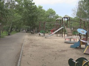 LOCURILE DE JOACĂ SUNT ÎNCHISE ÎN CRÂNG. S-A DAT ÎNSĂ LIBER LA TENIS DE MASĂ