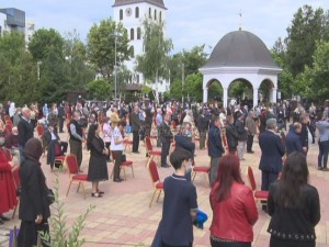 CURȚILE BISERICILOR PLINE, DE ÎNĂLȚARE. SĂRBĂTOAREA OFICIATĂ ÎN CONDIȚII DE PANDEMIE