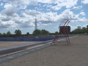 SE DESCHIDE ȘTRANDUL, DAR FĂRĂ BAZINE. DEOCAMDATĂ, FUNCȚIONEAZĂ DOAR BAZA DE AGREMENT SPORTIV