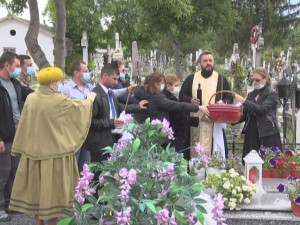 ZIUA EROILOR, PE VREME DE PANDEMIE. S-AU DEPUS COROANE ȘI S-AU OFICIAT SLUJBE RELGIOASE