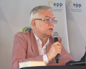 LANSARE CU MÂNA PE BIBLIE. AVOCATUL FLORESCU, CANDIDATUL PMP LA PRIMĂRIE