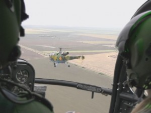 VALSUL ELICOPTERELOR. OAMENII DIN SPATELE PILOȚILOR