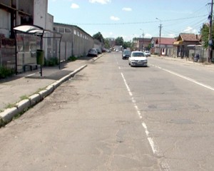 ASFALT PE HORTICOLEI. CEA MAI CIURUITĂ STRADĂ DI BUZĂU VA INTRA ÎN REABILITARE