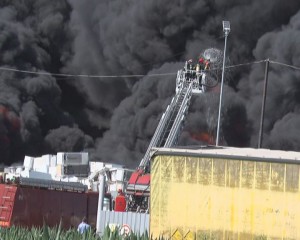 DE LA CE A IZBUCNIT INCENDIUL DE LA FRASINU. POMPIERII AU O PRIMĂ IPOTEZĂ