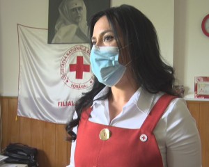VOLUNTAR RĂSPLĂTIT DE CRUCEA ROȘIE. DR. MĂDĂLINA MUNTEANU, MEMBRU ÎN COMITETUL JUDEŢEAN
