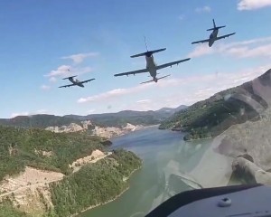 LACUL SIRIU, FILMAT DIN AVION. IMAGINI SURPRINSE DE PILOȚII DE LA BOBOC