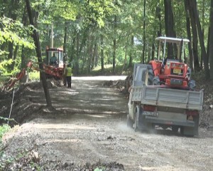 SE REABILITEAZĂ DRUMUL CISLĂU - BUDA CRĂCIUNEȘTI. BANII PROVIN DIN FONDURI PROPRII ALE CONSILIULUI JUDEȚEAN