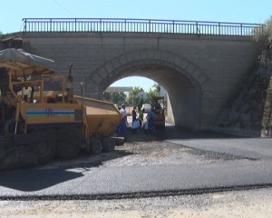 CÂND SE VREA... SE POATE. ASFALT LA TRECEREA SUB CALEA FERATĂ