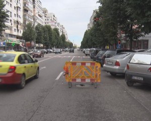 PLOMBĂRI DE SEZON.  DRUMARII ASTUPĂ GROPILE DIN CAROSABIL