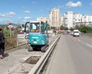 ILUMINARE EFICIENTĂ. PE PASARELA DRĂGĂICII SE VOR MONTA LĂMPI CU LED