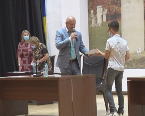 PREMII PENTRU ELEVII DE 10. CÂTE 3000 DE LEI DIN PARTEA CONSILIULUI JUDEȚEAN