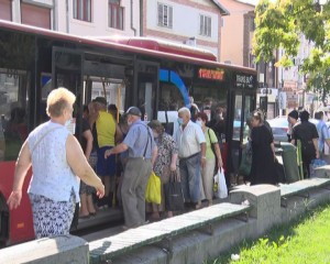 SE VERIFICĂ MASCA OBLIGATORIE. AMENDA ESTE ÎNTRE 500 ȘI 2.500 DE LEI