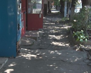 TROTUARELE DE PE REPUBLICII, UN PERICOL. BUZOIENII SE TEM SĂ LE TRANZITEZE