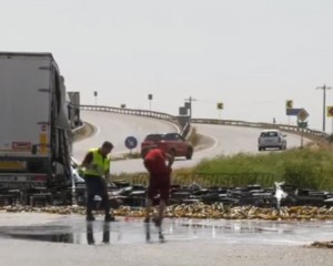 MII DE STICLE DE BERE, SPARTE PE DN2 E85. TRAFICUL, DIRIJAT TIMP DE CÂTEVA ZECI DE MINUTE