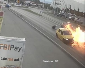 ÎNCEPE PROCESUL. TÂNĂRA CARE A LOVIT POLIȚISTUL, TRIMISĂ ÎN JUDECATĂ