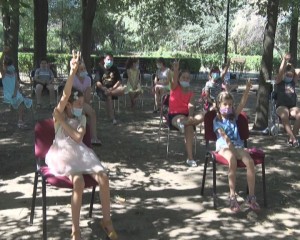 LECȚIE DE IGIENĂ ORALĂ, ÎN PARC. SESIUNE AD-HOC, ORGANIZATĂ DE CRUCEA ROȘIE