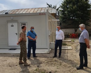 ÎN SIGURANȚĂ, LA LOCUL DE MUNCĂ. ANGAJAȚII CENTRULUI MILITAR S-AU MUTAT ÎN MODULE