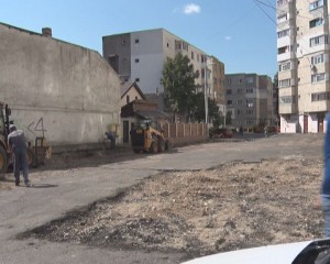 ȘANTIER PE ALEEA ARINULUI. UN SEGMENT DE STRADĂ ESTE ÎNCHIS CIRCULAȚIEI RUTIERE