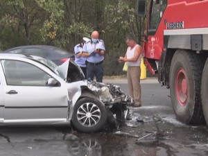 ACCIDENT GRAV, LA IEȘIREA DIN BUZĂU. DOUĂ PERSOANE AU AJUNS LA SPITAL