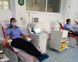 POLIȚIȘTI DONATORI DE PLASMĂ ȘI SÂNGE. CAMPANIA A FOST INIŢIATĂ DE IPJ BUZĂU
