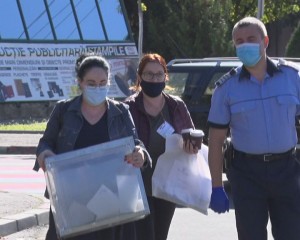 ZECI DE PACIENŢI CU COVID VOTEAZĂ. 8 SUNT ÎN SPITAL, ALŢI 37 SUNT ACASĂ